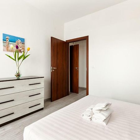 Renewed Balcony Flat With Green Garden มิลาน ภายนอก รูปภาพ