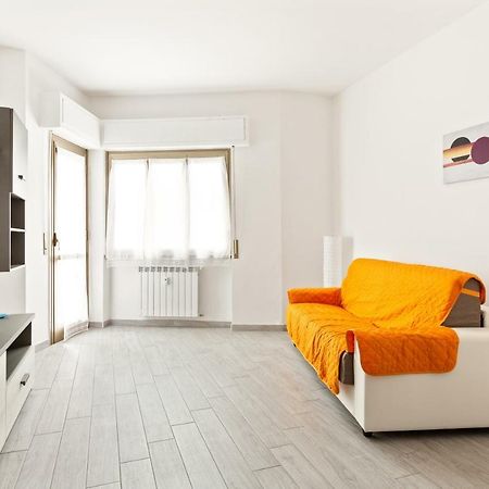 Renewed Balcony Flat With Green Garden มิลาน ภายนอก รูปภาพ