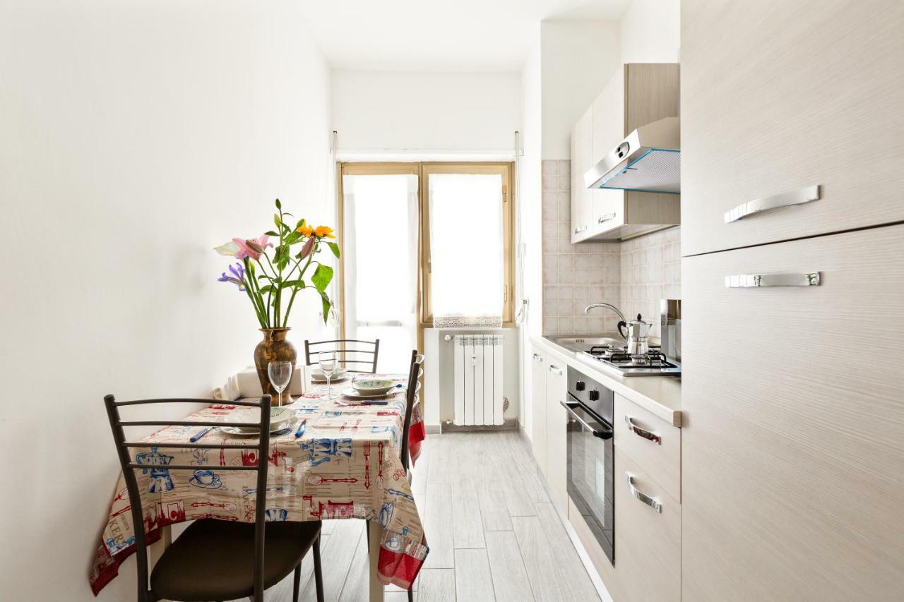 Renewed Balcony Flat With Green Garden มิลาน ภายนอก รูปภาพ