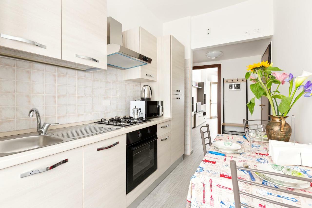 Renewed Balcony Flat With Green Garden มิลาน ภายนอก รูปภาพ