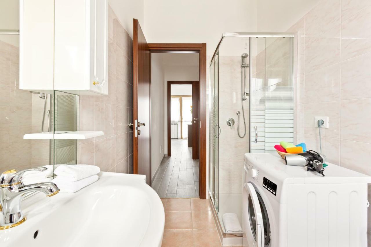 Renewed Balcony Flat With Green Garden มิลาน ภายนอก รูปภาพ