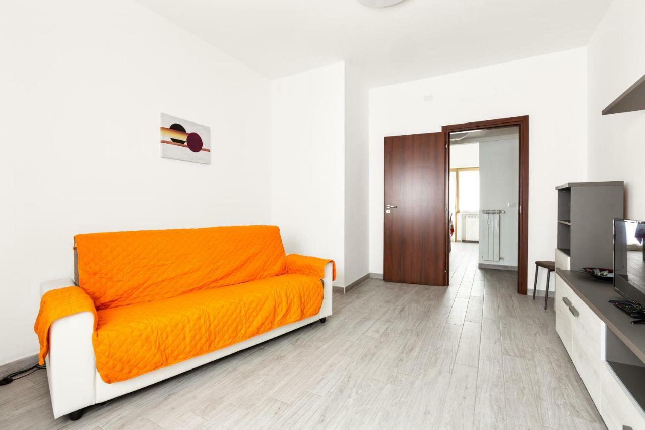 Renewed Balcony Flat With Green Garden มิลาน ภายนอก รูปภาพ